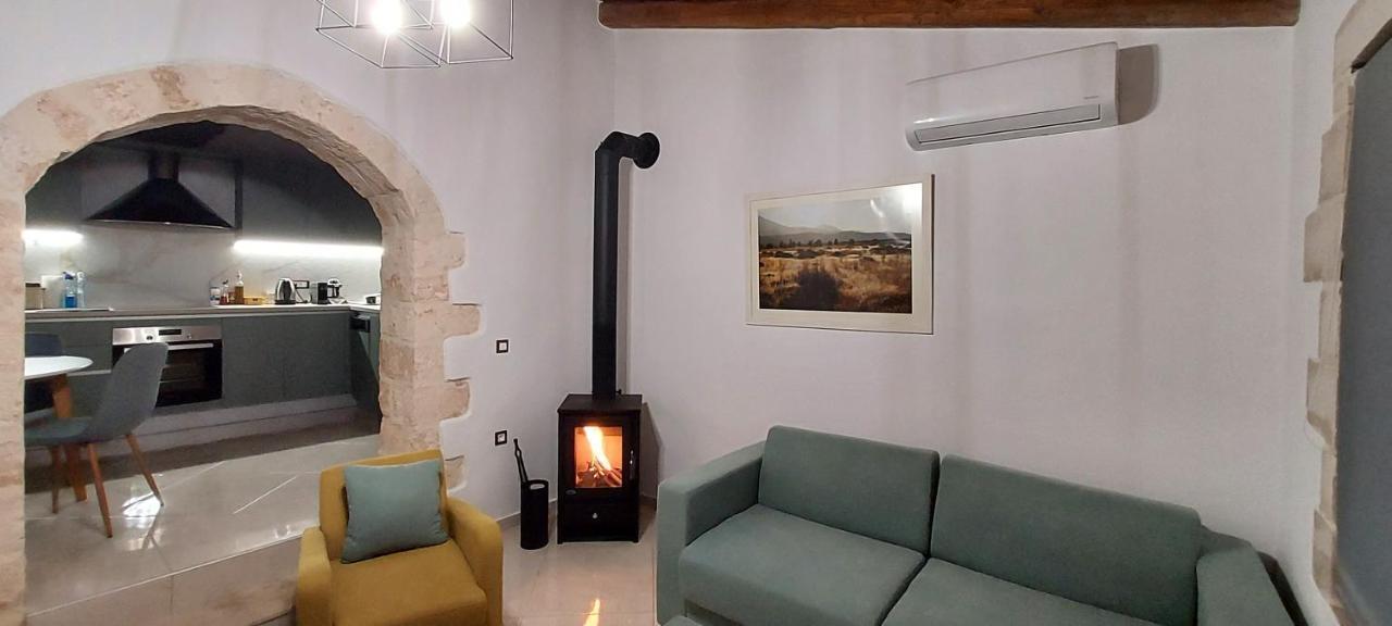 Wood And Stone Apartment Tsikalaria  Ngoại thất bức ảnh